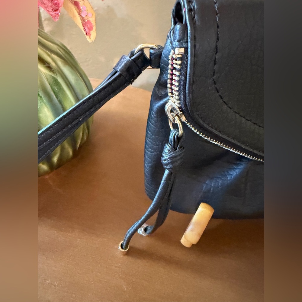 Juicy Couture  Black Wristlet - Picture 3 of 13